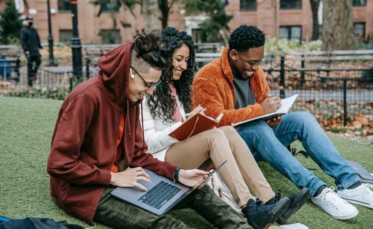Students Moving Into a New City